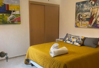 Apartamento Inglaterra allows 18 year olds to book a room