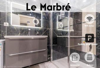 Place priv  e/Le Marbr  /Moderne/60m2 has Balcony rooms