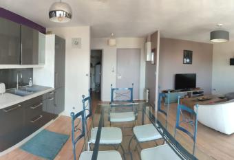 Grand T2 lumineux Viarme/Talensac avec parking has Balcony rooms