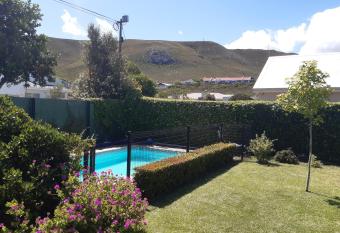 Central Hermanus Garden Cottage allows 18 year olds to book a room