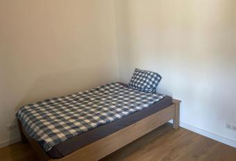 Lovely 1 private bedroom with garden view allows 18 year olds to book a room