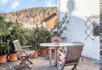 Vordersch  neck 1 has Balcony rooms