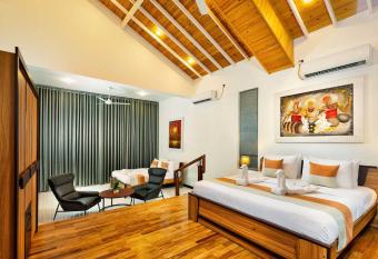 The Palace by Ocean has Balcony rooms