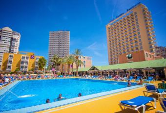 Hotel Servigroup Pueblo Benidorm allows 18 year olds to book a room