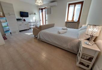 Casa Caterina allows 18 year olds to book a room