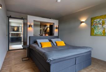 ShortStay Gouda allows 18 year olds to book a room