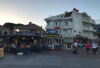 THE BEACH OTEL D  D  M has Balcony rooms