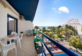 Lovely one bedroom apartment has Balcony rooms