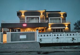 Islamabad Travelodge Guest House has Balcony rooms