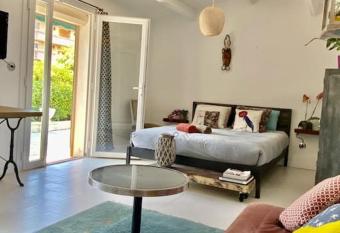 Grand Studio 30m avec jardin proche des plages has Balcony rooms