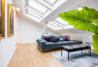 Les Suites de Nancy - Appartement Louis XVI allows 18 year olds to book a room