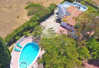 Villa Felicity has Balcony rooms