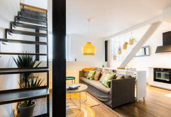 Les Suites de Nancy - Appartement Marie-Antoinette allows 18 year olds to book a room