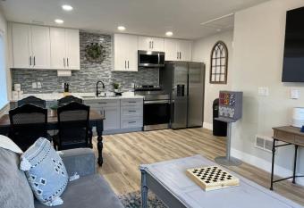 Heritage Suites 1998 #4- Peaceful 1 bedroom 1 bath Suite allows 18 year olds to book a room