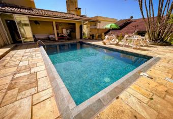 Espa  o 386 has Balcony rooms