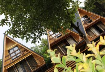 Riverside Racha has Balcony rooms