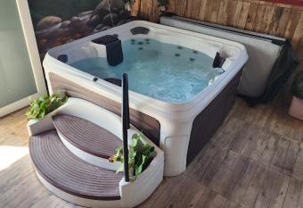 Casas para Vacacionar Bam Bam has rooms with a private hot tub