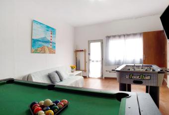 El Faro Sardina has Balcony rooms