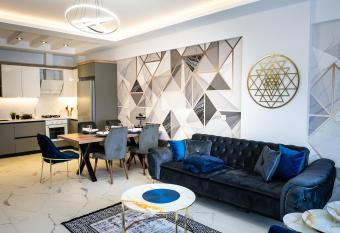 Luxurious 2BR! Netflix & Kitchen - 5 Min From Beach has Balcony rooms