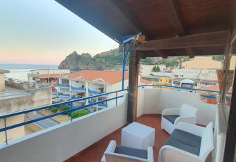 TAORMINA MARE has Balcony rooms