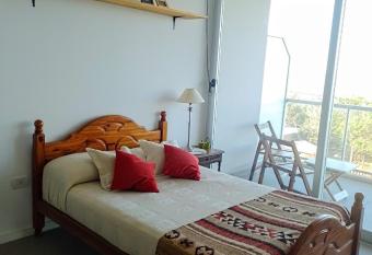 Monoambientre frente al Rio Paran   has Balcony rooms