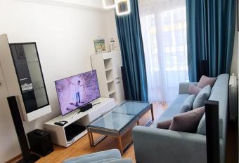 MILA Luxury Apartment - Remote Work-Friendly allows 18 year olds to book a room