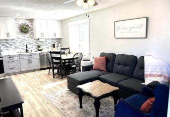 Guest Suites 1996 #3 - Cozy 1 bedroom 1 bath suite allows 18 year olds to book a room