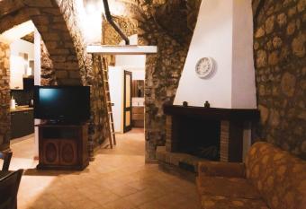 Arco Etrusco has Smoking rooms