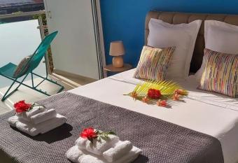 FENUA ORA has Balcony rooms