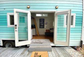 Teal Tiny Home has Balcony rooms
