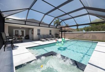 Naples Villa with Salt water Pool has rooms with a private hot tub