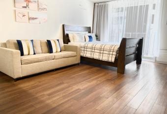 Free parking Comfy central Waikiki allows 18 year olds to book a room