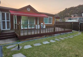 Hongcheon fence house allows 18 year olds to book a room