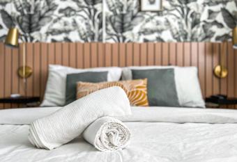 Vacation Studio in Miami Beach allows 18 year olds to book a room