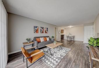 FRONTDESK Castle Point Apts Georgetown South Bend has Balcony rooms