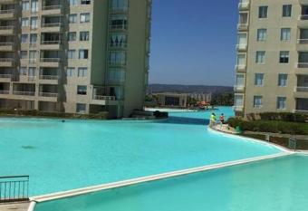 DEPARTAMENTO HERMOSO CON VISTA AL MAR has rooms with a private hot tub