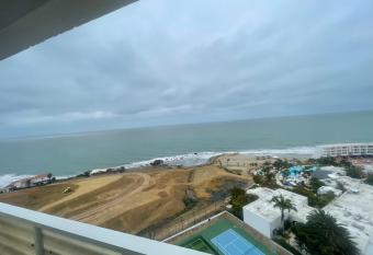 Departamento frente al mar ( ocean club playas ) allows 18 year olds to book a room