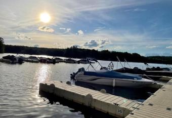 The Palatzio Getaway!! has Balcony rooms