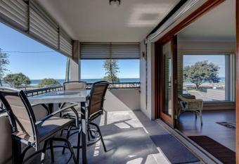 Beachfront MIAMI 2 Bdr Easy Living VIEWS VIEWS!!!! has Balcony rooms