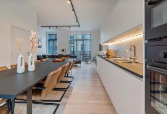 Maison les Bruy  res has Balcony rooms