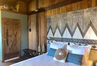 Pine Lodge - luxurious bungalow in nature allows 18 year olds to book a room
