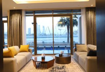 5 Bd beachfront with private and amenities access has Balcony rooms