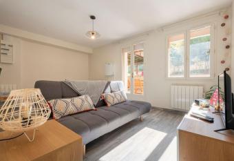 L Ainstant has Balcony rooms