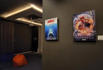 Makpis Villa with Cinema Room has Balcony rooms