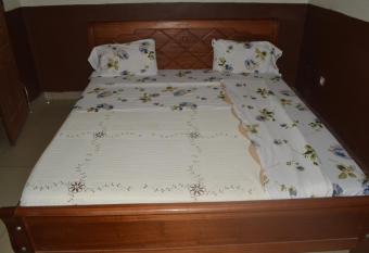 BLB MOTEL KIGALI has rooms with a private hot tub