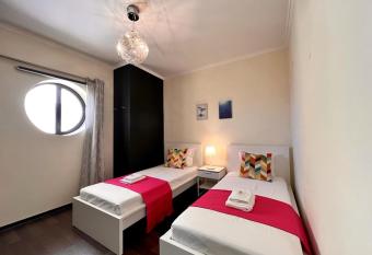 Portimao River View by Homing allows 18 year olds to book a room