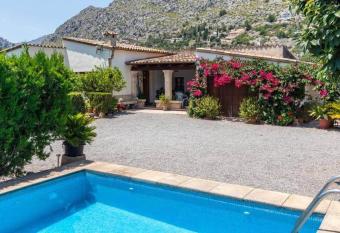 Villa Rosa has Balcony rooms