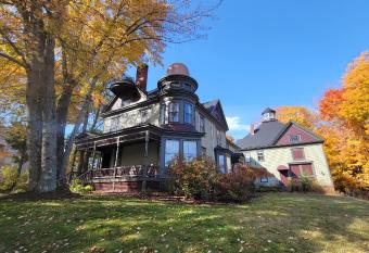 The Elizabeth Inn and Restaurant allows 18 year olds to book a room