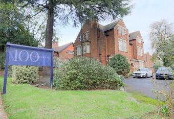 100 Banbury Road Oxford - formerly Parklands allows 18 year olds to book a room