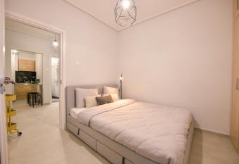 Modern, comfortable apartment, in the heart of the city_2 allows 18 year olds to book a room